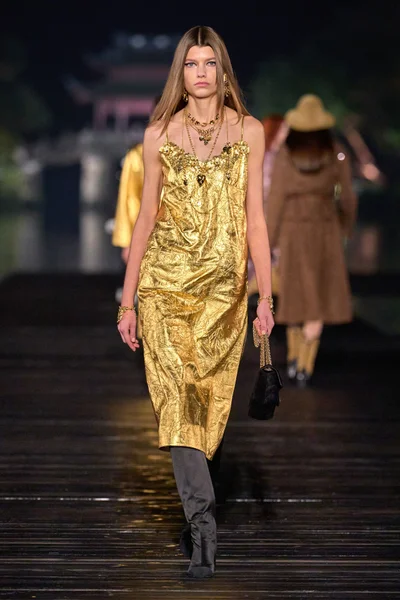 Look 46